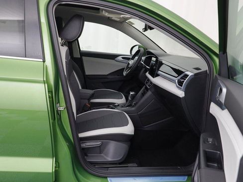 New 2025 Volkswagen Taos SE image 18