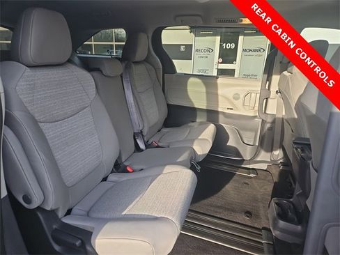 Used 2022 Toyota Sienna LE image 25