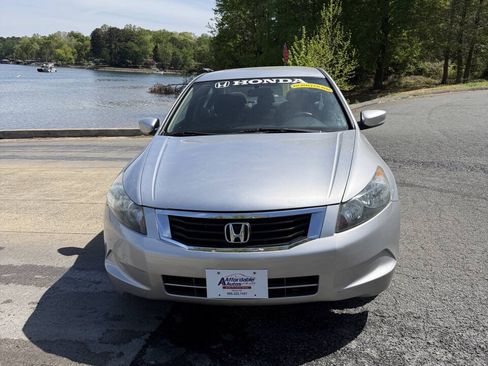 Used 2010 Honda Accord LX-P image 2