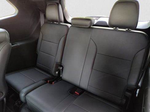 Used 2025 Buick Enclave Preferred AWD/4WD image 18