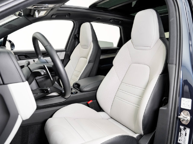 Certified 2026 Porsche Cayenne AWD/4WD image 5
