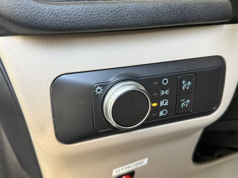 Used 2021 Ford Escape SE FWD image 20