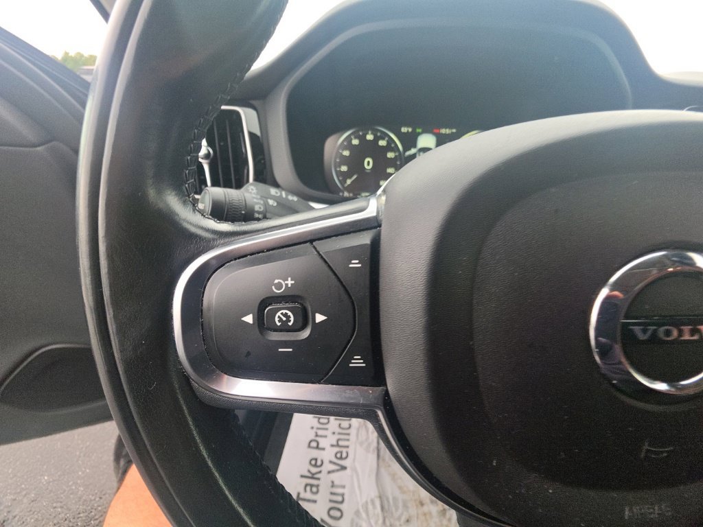 Used 2019 Volvo XC60 T5 Momentum w/ Multimedia Package AWD/4WD image 18