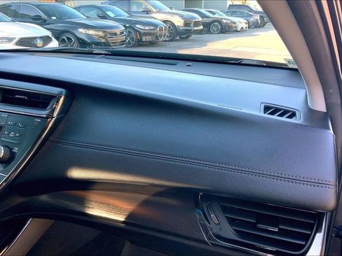 Used 2016 Toyota Avalon Limited image 19