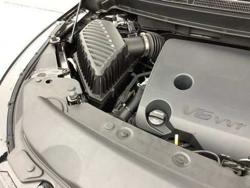 Used 2022 Buick Enclave Essence w/ Sport Touring Edition image 16