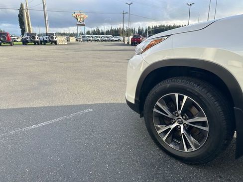 Used 2018 Toyota Highlander Plus w/ Protection Package #3 image 26