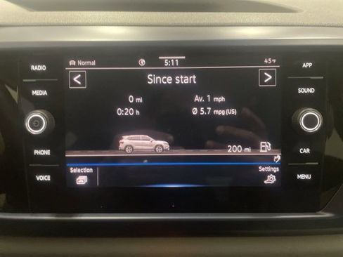 Certified 2023 Volkswagen Taos SE w/ Panoramic Sunroof Package image 18