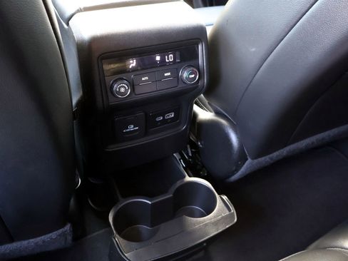 Used 2023 GMC Acadia SLT AWD/4WD image 21