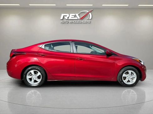 Used 2015 Hyundai Elantra SE image 39