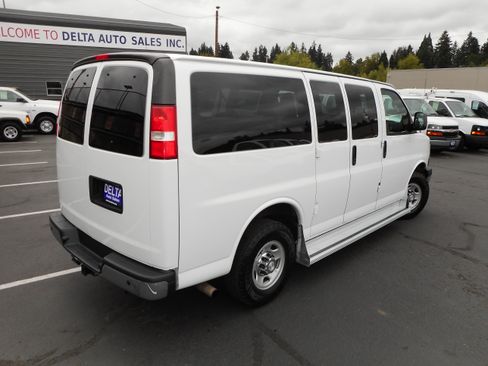 Used 2017 Chevrolet Express 3500 LT w/ LT Preferred Equipment Group RWD image 8