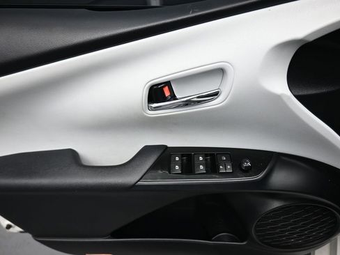 Used 2017 Toyota Prius Prime Advanced image 10