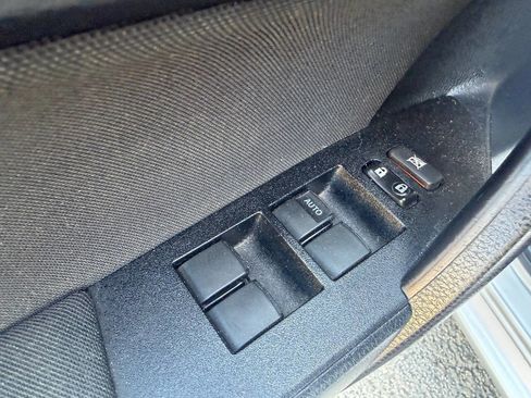 Used 2017 Toyota Corolla LE FWD image 17