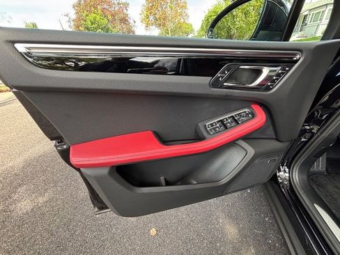Used 2017 Porsche Macan S AWD/4WD image 34