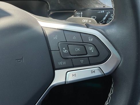 Used 2024 Volkswagen Atlas SE w/ Panoramic Sunroof Package FWD image 14