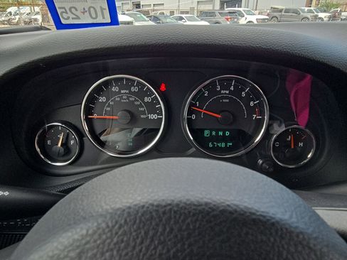 Used 2018 Jeep Wrangler Unlimited Rubicon w/ Connectivity Group image 8