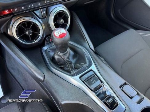 Used 2021 Chevrolet Camaro LT image 29