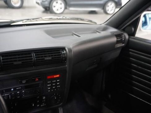 Used 1991 BMW M3 Coupe image 24