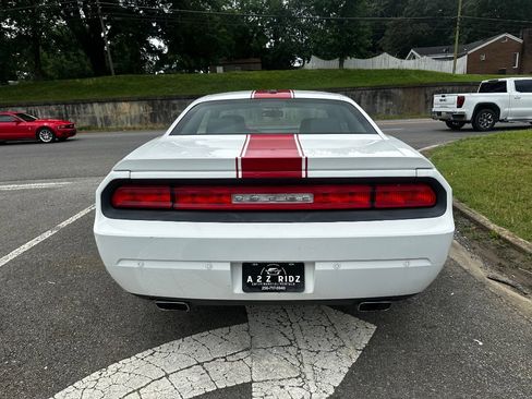Used 2013 Dodge Challenger SXT image 6