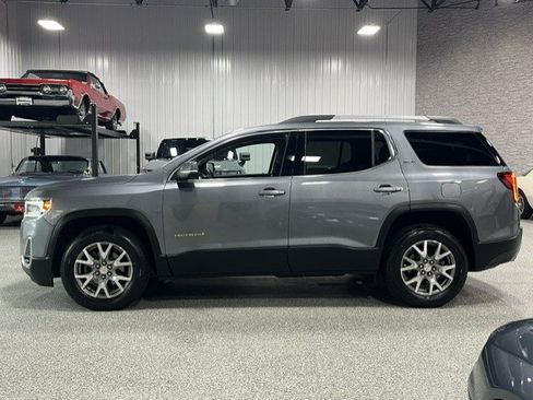 Certified 2020 GMC Acadia SLT w/ Premium Package AWD/4WD image 2