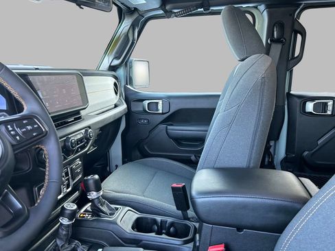 Used 2024 Jeep Wrangler Unlimited w/ Convenience Group image 22