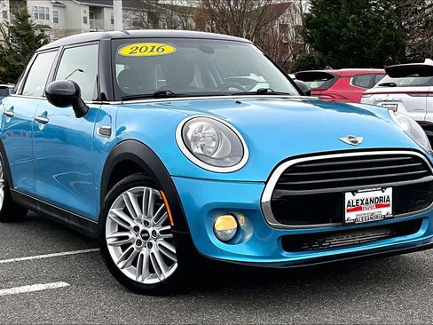 Used 2016 MINI Cooper 4-Door Hardtop image 2