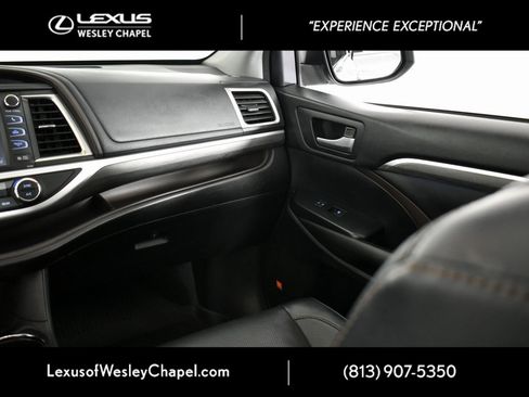 Used 2017 Toyota Highlander Limited image 31