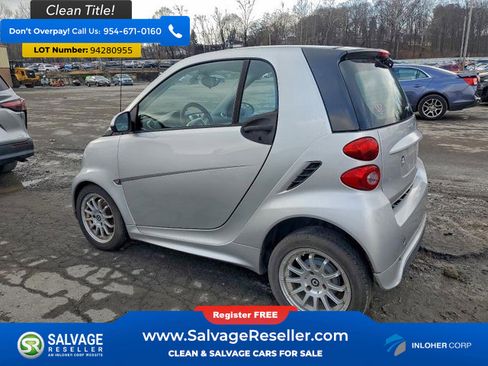 Used 2013 smart fortwo Coupe image 3