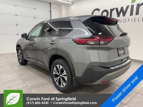 Used 2021 Nissan Rogue SV image 3