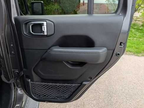 Used 2019 Jeep Wrangler Unlimited Sahara AWD/4WD image 33