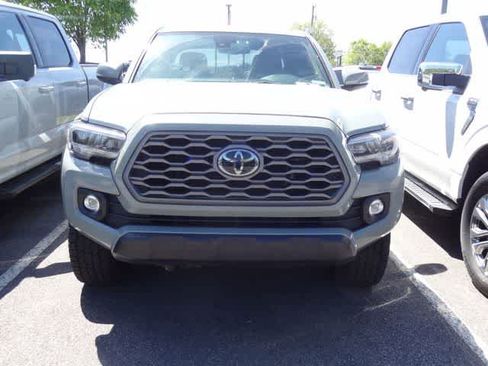 Used 2023 Toyota Tacoma TRD Off-Road image 2