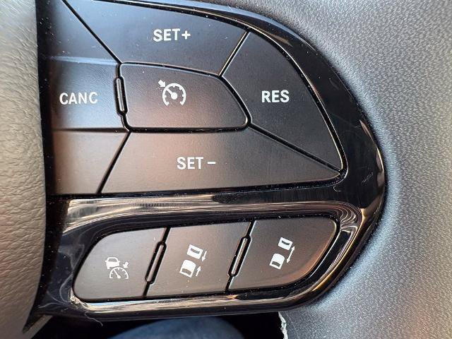Used 2025 Chrysler Pacifica Limited FWD image 20