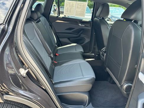 Certified 2025 Volkswagen Tiguan SE R-Line AWD/4WD image 37