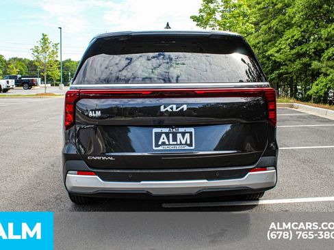 Used 2025 Kia Carnival FWD image 11