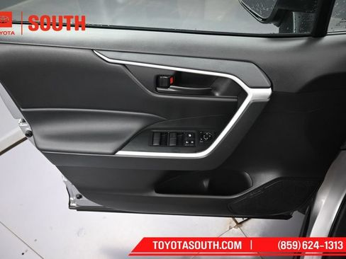 Used 2023 Toyota RAV4 LE AWD/4WD image 22