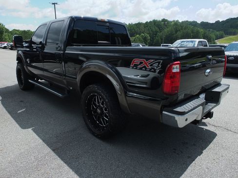 Used 2016 Ford F250 Lariat w/ Lariat Ultimate Package AWD/4WD image 5
