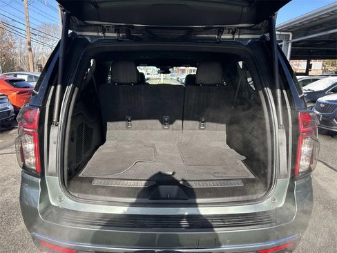 Used 2023 Chevrolet Suburban Premier image 16