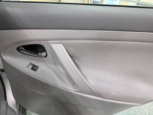 Used 2011 Toyota Camry LE FWD image 23