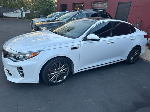 Used 2017 Kia Optima SX image 2