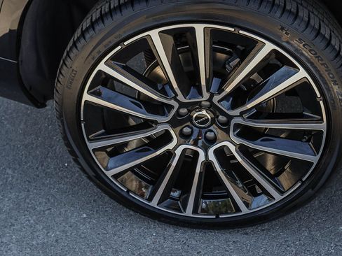 New 2026 Volvo XC90 B6 Plus w/ Protection Package AWD/4WD image 13