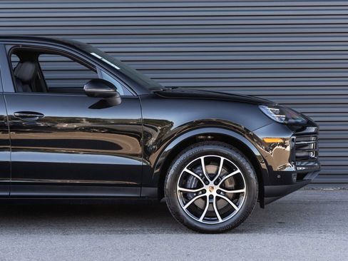 Certified 2026 Porsche Cayenne AWD/4WD image 9