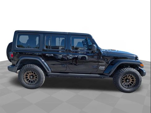 Used 2019 Jeep Wrangler Unlimited Sahara image 3