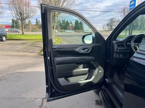 Used 2022 Chevrolet Tahoe RST w/ Luxury Package image 17