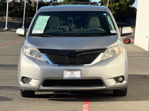 Used 2012 Toyota Sienna LE image 5