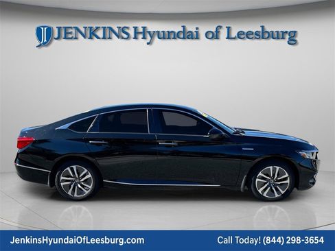 Used 2018 Honda Accord Touring image 2