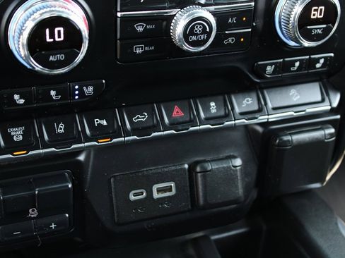 Used 2020 GMC Sierra 2500 AT4 image 32