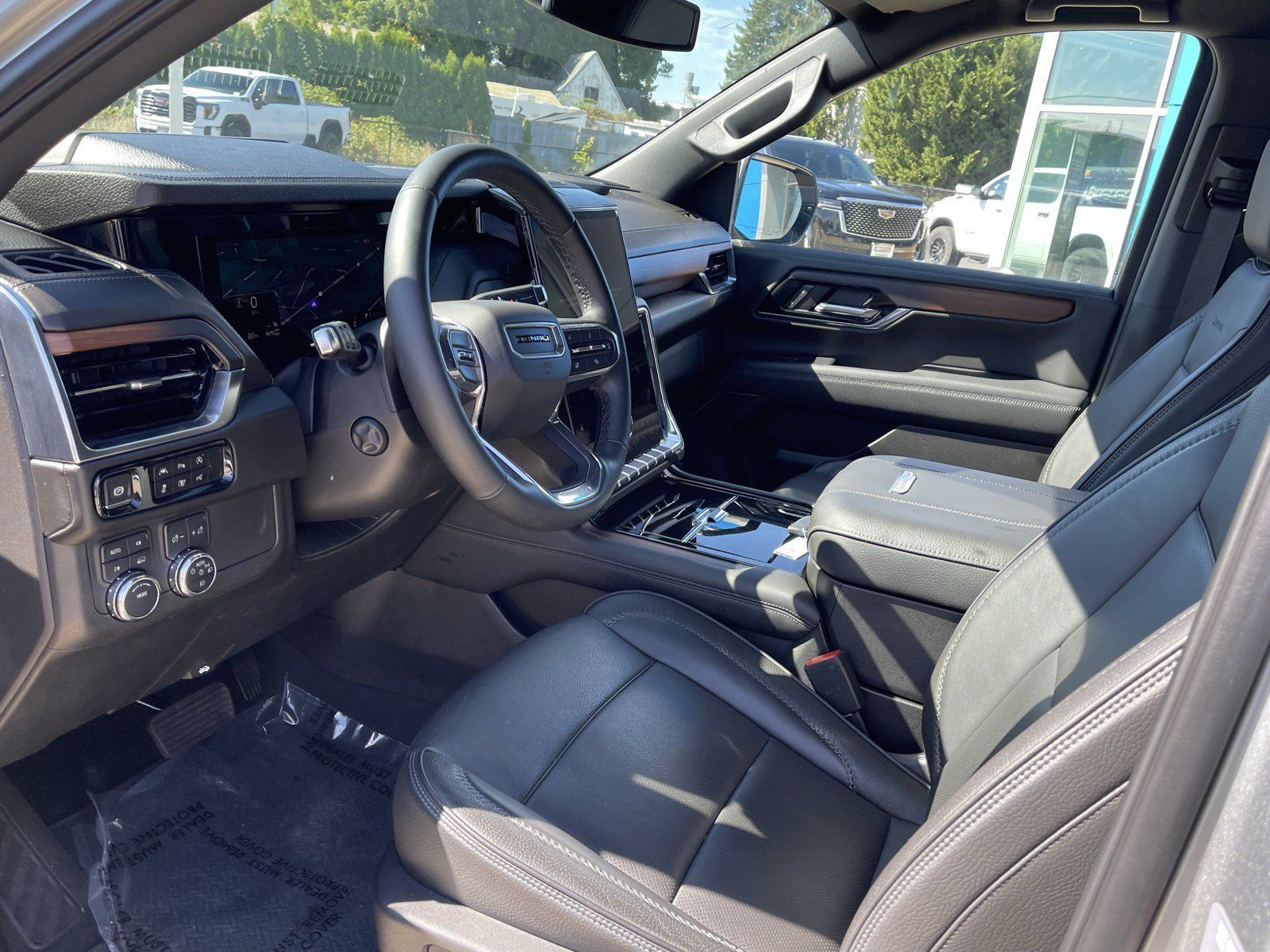 Used 2025 GMC Yukon XL Denali AWD/4WD image 10