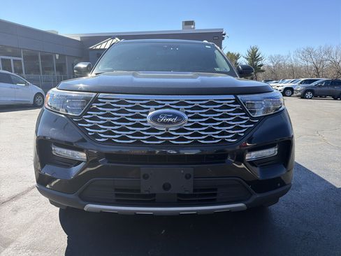 Used 2020 Ford Explorer Platinum w/ Premium Technology Package image 2
