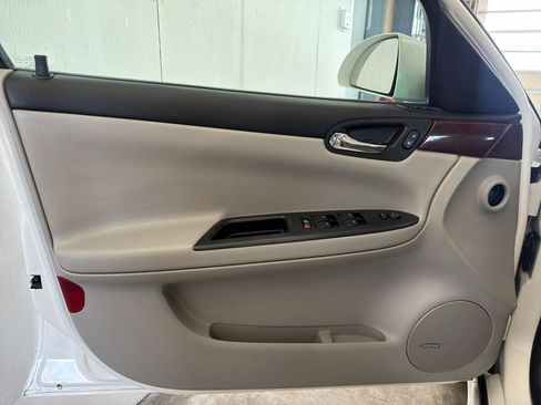 Used 2009 Chevrolet Impala LTZ FWD image 16