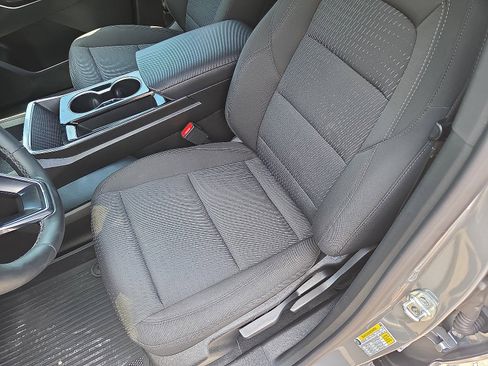 Used 2025 Chevrolet Equinox LT AWD/4WD image 13
