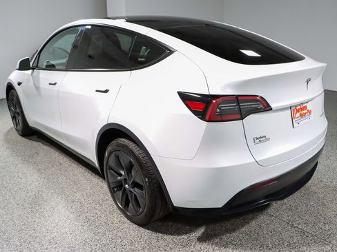 Used 2024 Tesla Model Y Long Range image 9